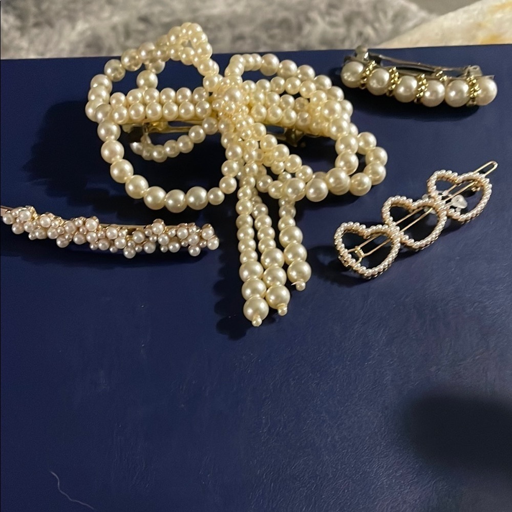 Vintage faux pearl hair clips